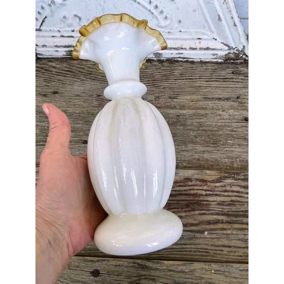 Vintage Fenton Melon Hold Crest Milk Glass Ruffle Crimped Vase - Picture 5 of 11